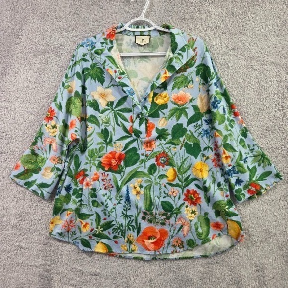 Tuckernuck Tops - Tuckernuck Blue Floral Garden Top Medium Cotton Stretch 3/4 Sleeve VNeck Popover